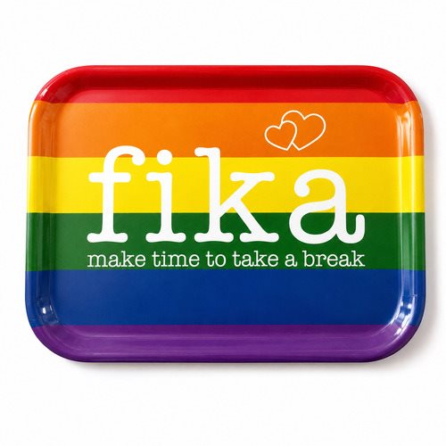 Bricka 27x20 cm, Fika pride/hjärta, vit/regnbågsfärg